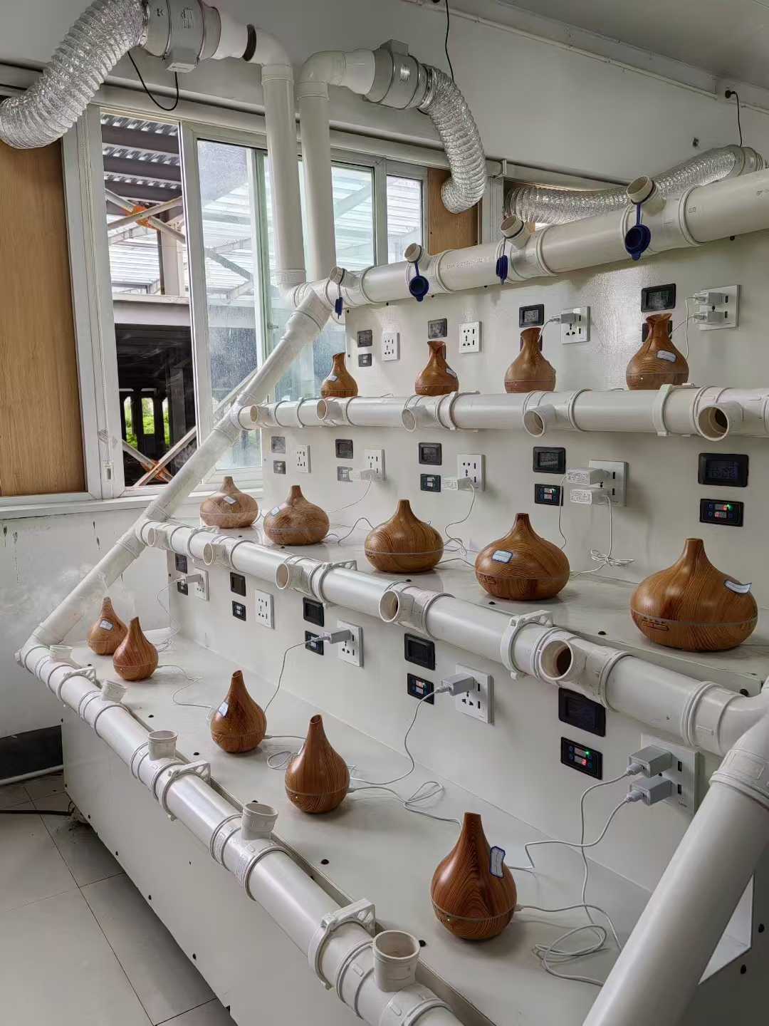 Mae'r prawf heneiddio ar gyfer y tryledwr aroma pren ar y gweill